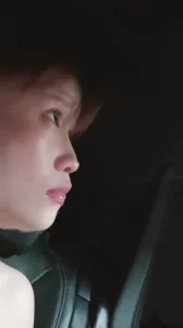 40岁出头的熟女嫂子 长得一般但是非常骚 带她去野外玩也不害怕