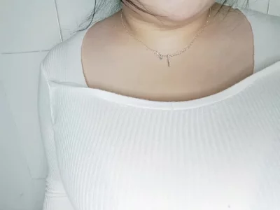 我也会呀想把鸡巴插到我的喉咙深处吗？带认证