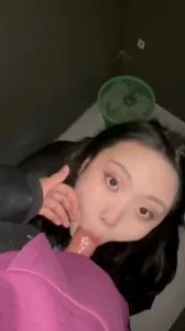 喝了酒发情带回家草屄！（进群有偿约炮）